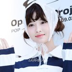 [엔터톡] [포토]레이, 귀여운 손인사