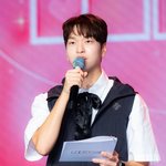 [T포토] 유재필 '매끄러운 진행'