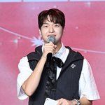 [mhn포토] 유재필 '느낌있게 쇼케이스 <b>진행</b>'