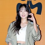 [사진]김혜윤,'미니스커트와 복근 드러낸 톱'