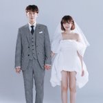 결혼' 현아용준형, 웨딩화<b>보도</b> '힙'하게…미니드레스에 입맞춤까지