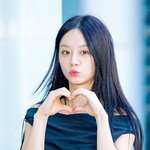 [사진]혜리,'출근길 사랑의 하트'