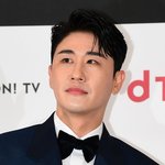 [단독] 영탁, <b>SBS</b> '꼬꼬무' 뜬다…신곡 '슈퍼슈퍼' 발매날...