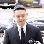[속보] [현장포토] "무거운 마음으로"...유아인, 선고공판 <b>출석</b>
