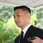 [속보] '프로포폴 상습 투약' 유아인, 1심 선고 법원행[포토]