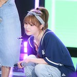 승희 '쭈구리고 앉아 팬들과 소통' <b>SBS</b> M '더쇼' 현장공개