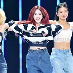 [사진]오마이걸 효정,'깜찍하게 날아올라'