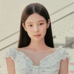 제니 쇄골이 어떻게 딱 일자냐