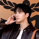'손 들면 환호성' 더보이즈 영훈, 가죽 <b>재킷</b>도 멋스럽게 소화