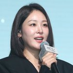 신아영, 쯔위 쇼케이스 <b>MC</b>