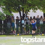 ‘출근길 찾아 온 <b>팬</b>들에게 왕하트 선물’ (웬디의 <b>영</b>스트리트 출근길)...