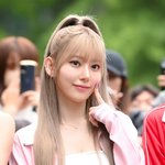 [모두드루와] 르세라핌 사쿠라 '네일까지 깔맞춤한 핑크 공주'[엑's...