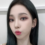 잘 어울리는 눈썹 찾은 것 같은 카리나