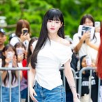 [사진]오마이걸 유아,'입장하는 여신'