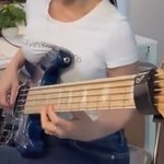 [댓글부탁해] <b>기타</b>칠<b>때</b> 가슴 원래 이렇게됨??