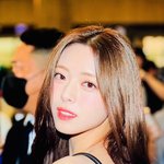 공항에서 팬들한테 플러팅하는 <b>JYP</b> 여돌