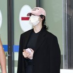 [포토] 에스파 카리나 '무심하게 걸친 재킷에 멋짐 <b>UP</b>'