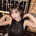 유부녀' 현아, <b>등</b> 훤히 드러내고 포즈...'용준형' 또 <b>반</b>하나?