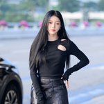 [사진]오마이걸 유아,'공항을 밝히는 여신 미모'