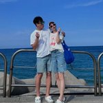 [댓글부탁해] <b>앤디</b>이은주, 커플룩 입고 손하트..여전히 신혼 같네