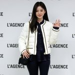 <b>포즈</b> 취하는 락채은