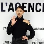 라장스 <b>포토월</b> 포즈 취하는 한혜진