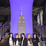 르세라핌, 美 뉴욕 엠파이어 빌딩 공식색으로 물들였다