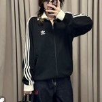 <b>옷</b> 무슨색이 더 예뻐