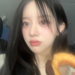 <b>민주</b> 눈 크기 실화야...???