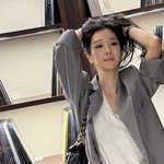 [댓글부탁해] 가을 여신의 귀환"… 서예지, 흑발 날리며 복귀...