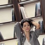 [모두드루와] '복귀 <b>시동</b>' 서예지, 긴 생머리 감싸쥐고 고혹美