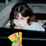 하나만 고르랬더니 머리 뜯으며 고민하는 여돌