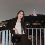 이성경, 174cm·50kg <b>단화</b> 신어도 신이 빚은 몸매