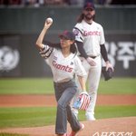 [포토] <b>리아킴</b> '힘찬 시구'