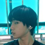 얘 뷔 닮음?