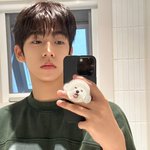 [댓글부탁해] 자기랑 닮은 <b>그립</b>톡 끼고 다니는 남돌.jpg