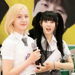 [포토] 스테이씨 <b>시은</b>-재이, 반가워요! (아육대 B하인드)