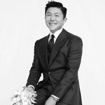 10월 결혼' 조세호, 부케 든 웨딩화보 '눈길' [<b>소셜</b>in]