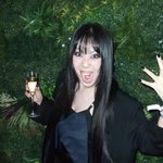 '23세' 이영지, 샴페인 들고 온몸으로 포효 "나 생일이예요...