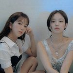 지수 이거 <b>지예</b>은 같이 나왔다