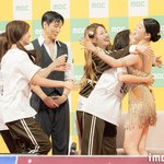 [드루와] [포토] <b>빌리</b>, 츠키야 축하해 (아육대 B하인드)