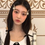 오마이걸 유아, 개미허리+얼굴 반이 눈‥인형이 움직이네?