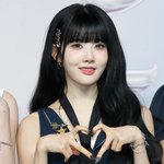 스테이씨 <b>시은</b>, 배꼽 피어싱 눈길