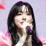 ‘새 얼굴’ 문샤넬·예원 “피프티 피프티 멤버로서 데뷔, 행복·영광”