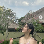 호화 리조트에서 핑크 수영복입고 “종일 수영 할래” [<b>SHOT</b>!]