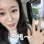 지연, 이혼설 침묵 속 3개월 만 <b>유튜브</b> 복귀…결혼 반지 어디?