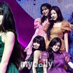 5人 5色 피프티피프티(FIFTY FIFTY)의 타이틀곡 '<b>SOS</b>