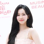 [댓글부탁해] "독보적"…카리나, 장원영·윈터 제치고 걸그룹...