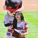 트와이스 쯔위 야구장에서 봐도 예쁘네~ [포토엔HD]