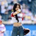 트와이스 쯔위 ‘포수 미트 정조준’ [<b>MK</b>포토]